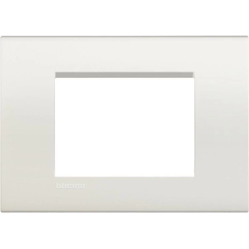 BTICINO(группа Legrand) Рамка 3мод. LivingLight прямоугол. бел. Leg BTC LNA4803BI